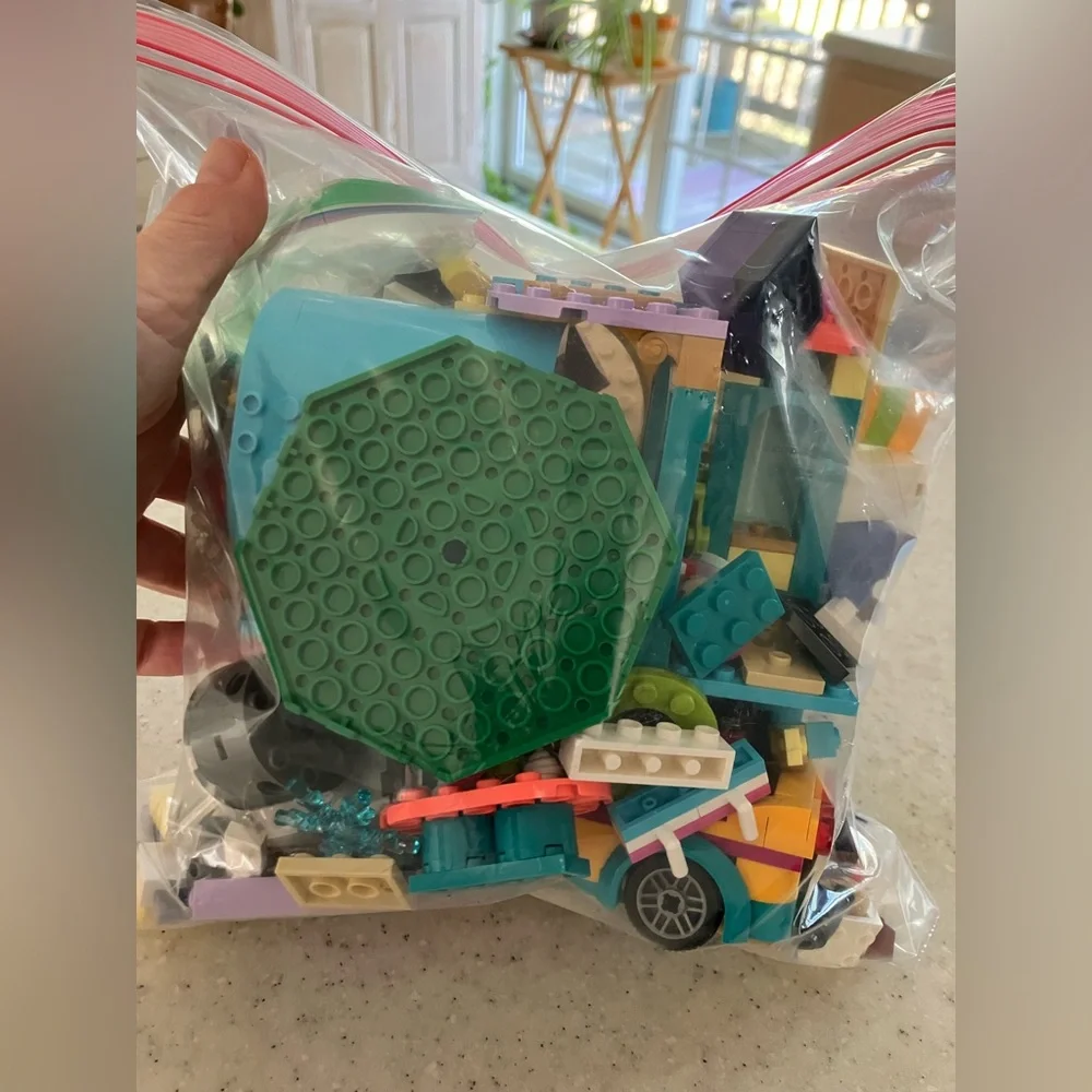 Lego Lot - Gallon Bag of Colorful Building Bricks - Assorted Colors & Sets 3 - Picture 2 of 4